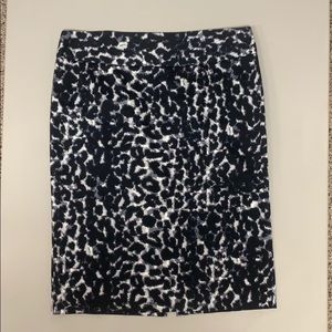 Fitted pencil skirt